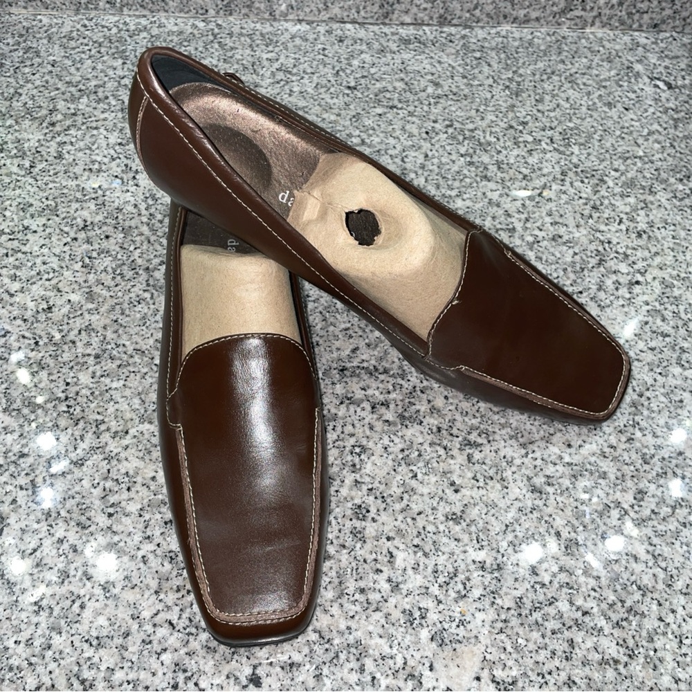 Elegant Brown Leather Loafers - Picture 2 of 4